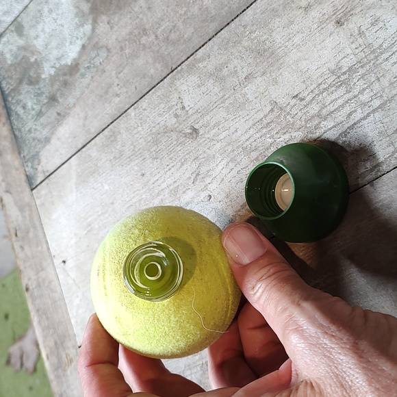 Collectible Vintage Avon perfume bottle. - Picture 3 of 3